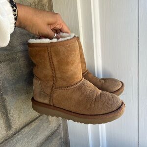 UGG Kids Boots in Chestnut Brown